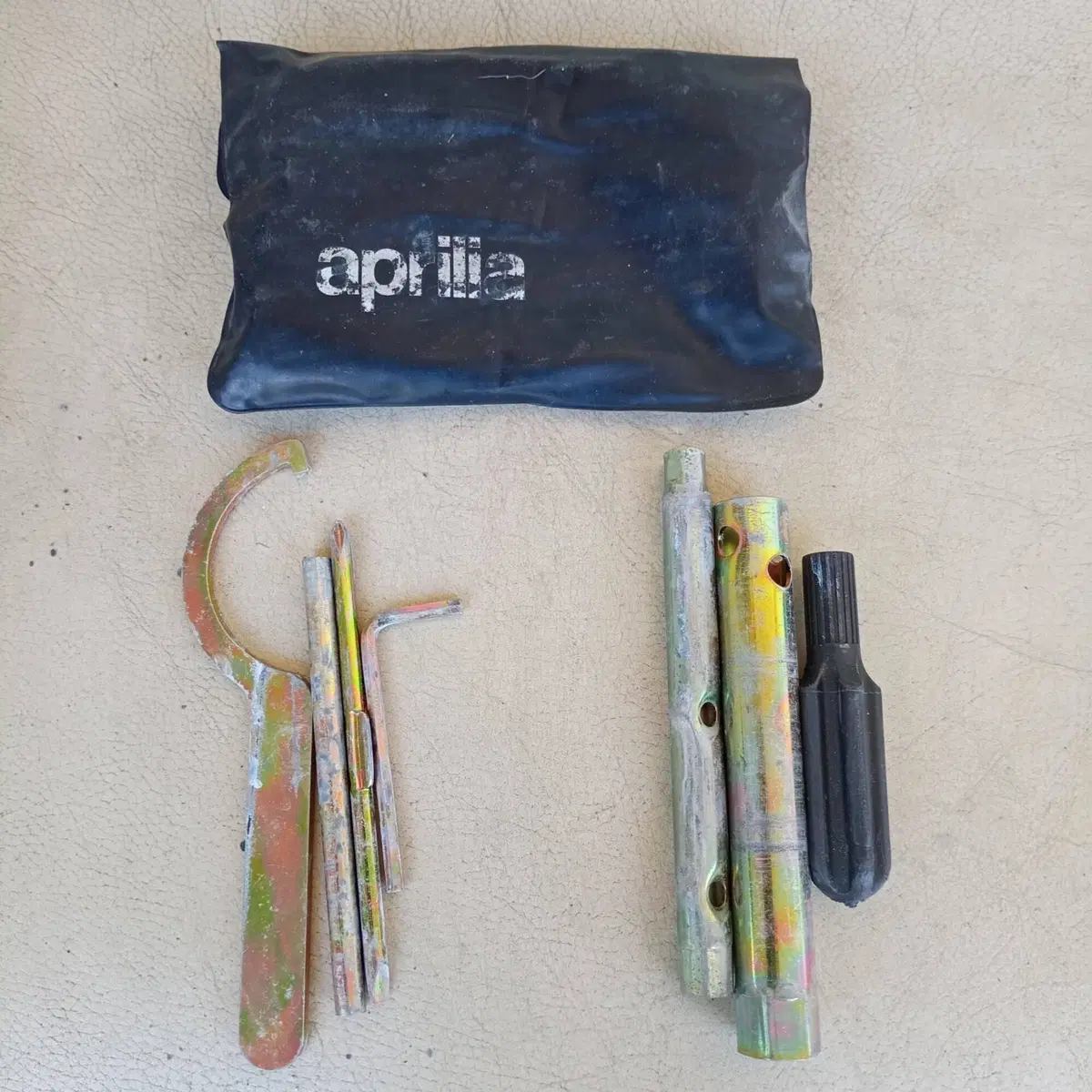Kit attrezzi per Aprilia Scarabeo 125 150 GT