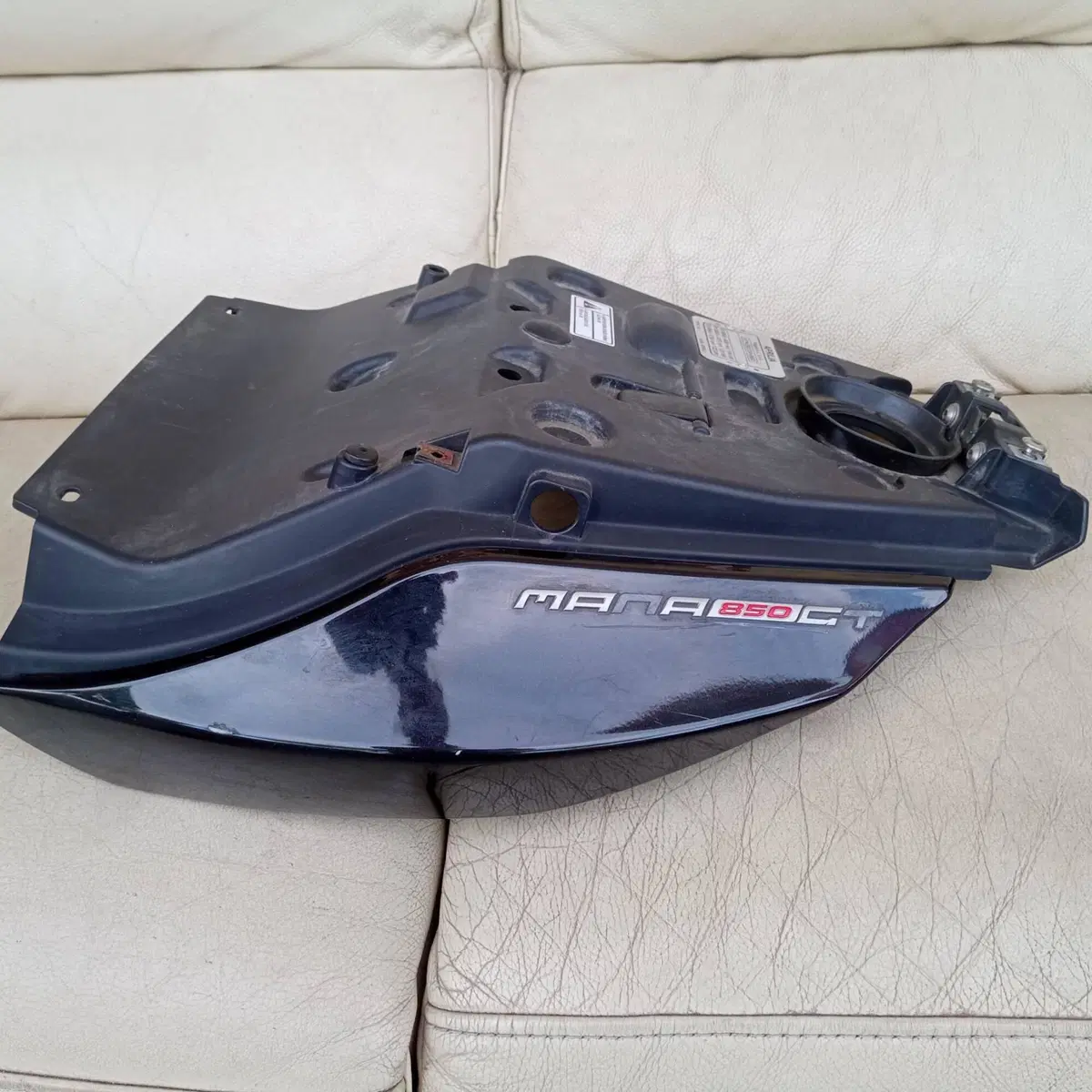 Cover carena serbatoio benzina Aprilia Mana 850 (2)