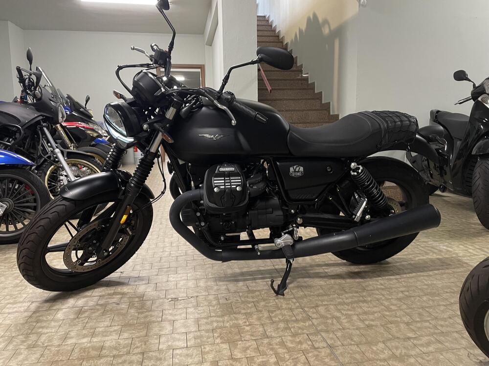 Moto Guzzi V7 Stone (2021 - 24) (3)