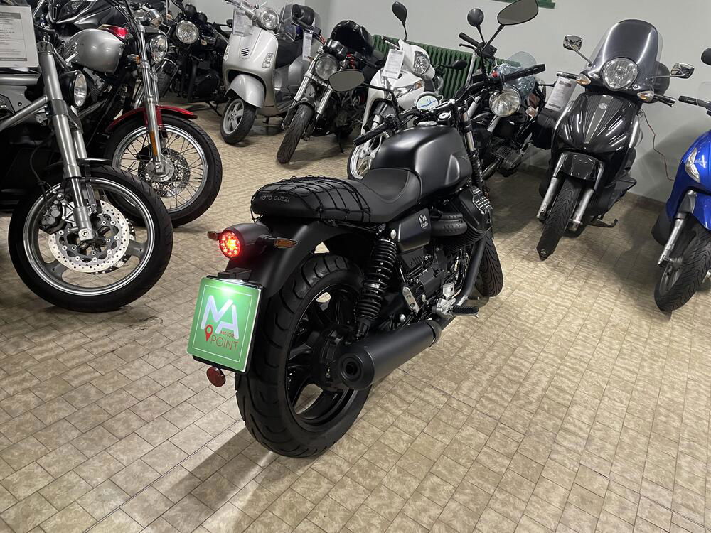 Moto Guzzi V7 Stone (2021 - 24) (4)