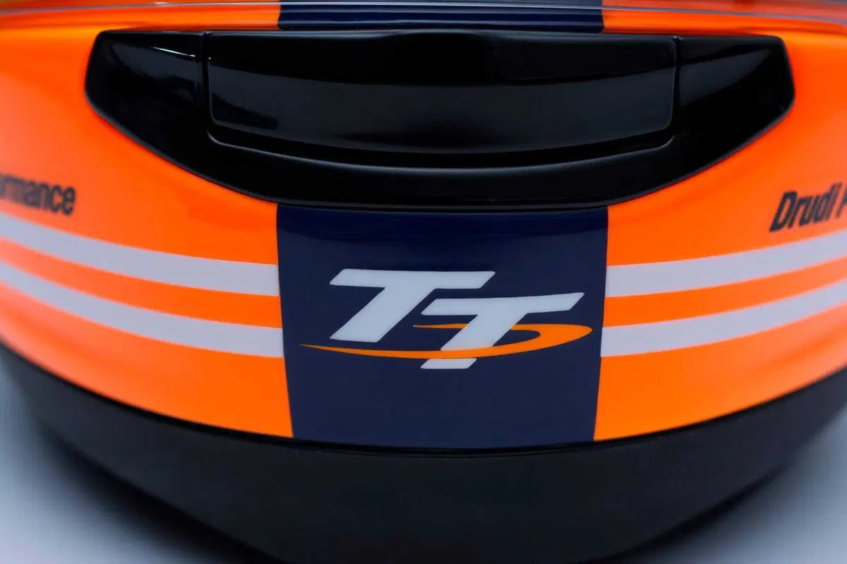 Arai RX-7V Evo Isle Of Man TT, ecco la versione 2024! (4)