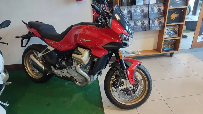Moto Guzzi V100 Mandello (2022 - 24)