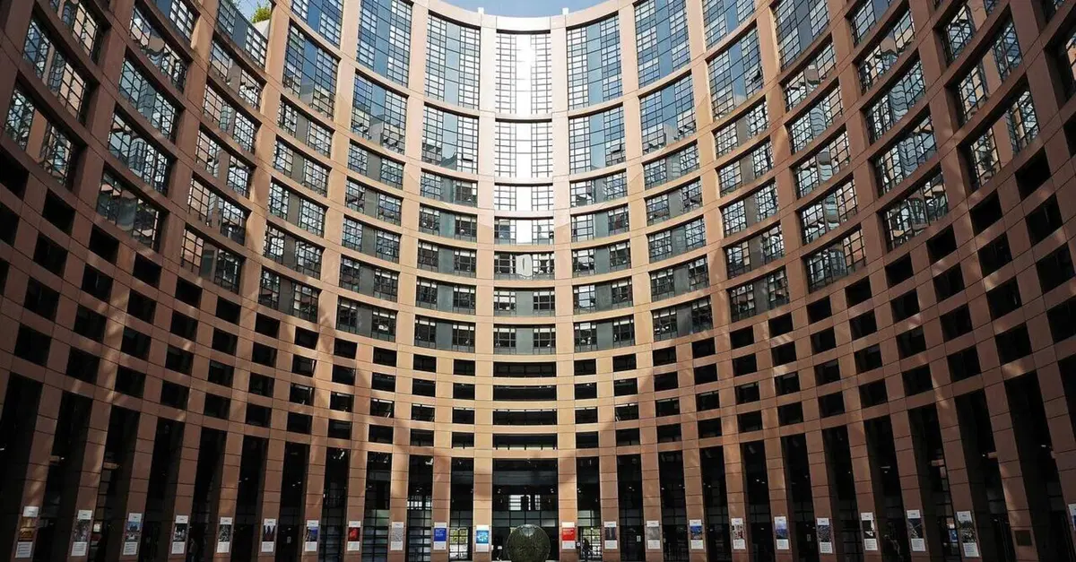 "Carburanti CO2 neutrali", il Parlamento Europeo approva la definizione