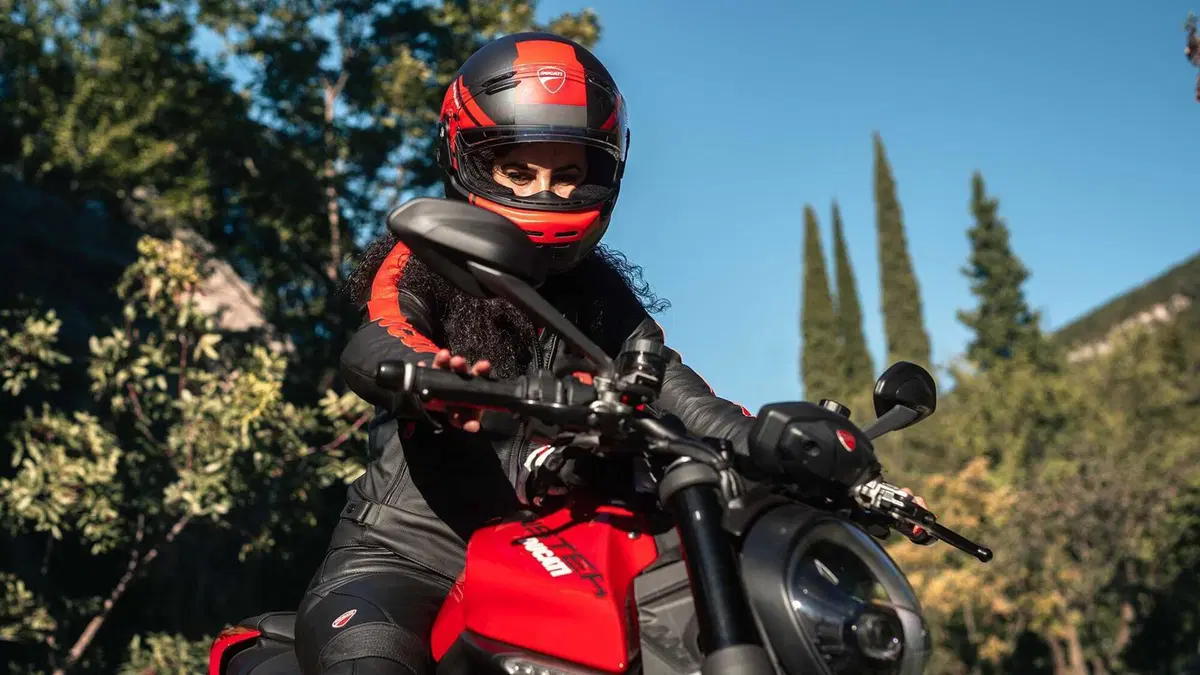 Ducati presenta la collezione abbigliamento 2024 (2)