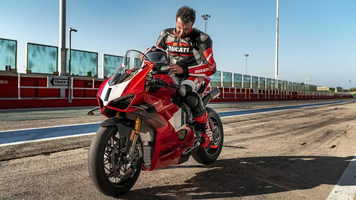 Ducati presenta la collezione abbigliamento 2024 (5)