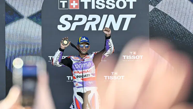 MotoGP 2023. GP di Valencia. Jorge Martin su Pecco Bagnaia: "Ha molto da perdere. Penso che senta la pressione, lo si &egrave; visto l'anno scorso"