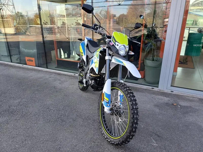 Um Italia DSR 125 EX (2023 - 26) (2)