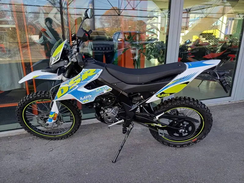 Um Italia DSR 125 EX (2023 - 26) (3)