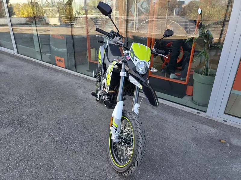 Um Italia DSR 125 SM (2023 - 26) (2)