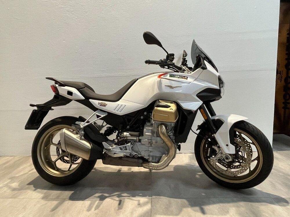 Moto Guzzi V100 Mandello (2023 - 24) (2)
