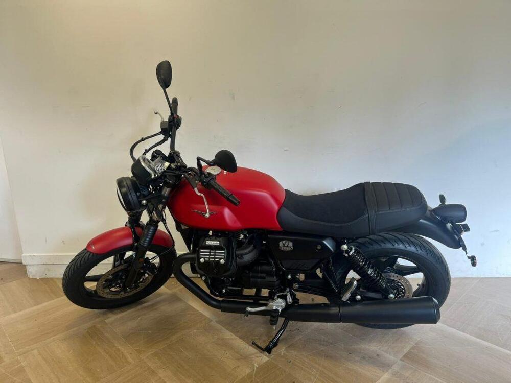 Moto Guzzi V7 Stone (2021 - 24)