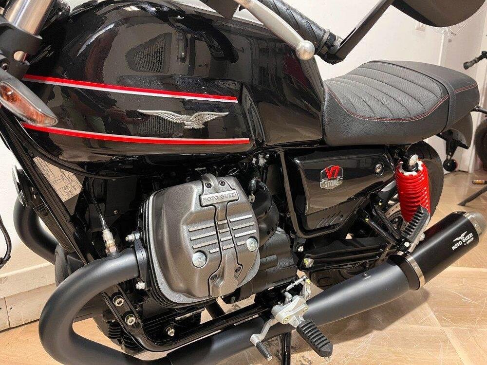 Moto Guzzi V7 Special Edition (2022 - 24) (2)