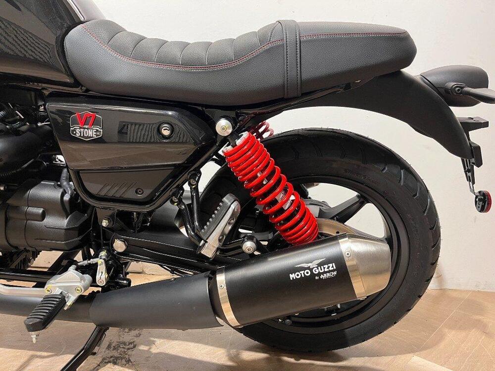 Moto Guzzi V7 Special Edition (2022 - 24) (3)