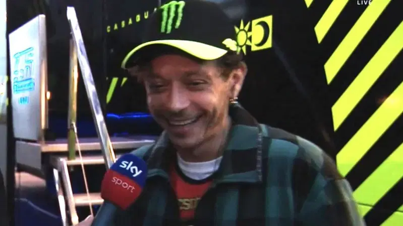 MotoGP 2023. GP di Valencia. Valentino Rossi: "Chi con Marco Bezzecchi nel 2024? Due italiani in ballo: Fabio Di Giannantonio e... io!". Poi parla di Marc Marquez