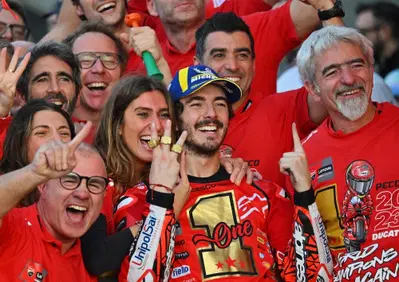MotoGP 2023. DopoGP di Valencia: Bagnaia e Ducati, dura la coppia! [VIDEO]