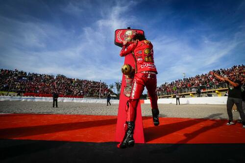 MotoGP 2023. GP di Valencia. Valentino Rossi in mezzo ai tre campioni, l'abbraccio Pecco Bagnaia-Jorge Martin, quello tra Aleix Espargaro e Franco Morbidelli e altre foto dall'ultimo weekend [GALLERY] (2)