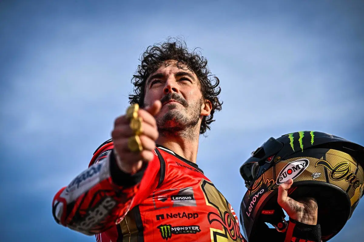 MotoGP 2023. GP di Valencia. Valentino Rossi in mezzo ai tre campioni, l'abbraccio Pecco Bagnaia-Jorge Martin, quello tra Aleix Espargaro e Franco Morbidelli e altre foto dall'ultimo weekend [GALLERY] (10)