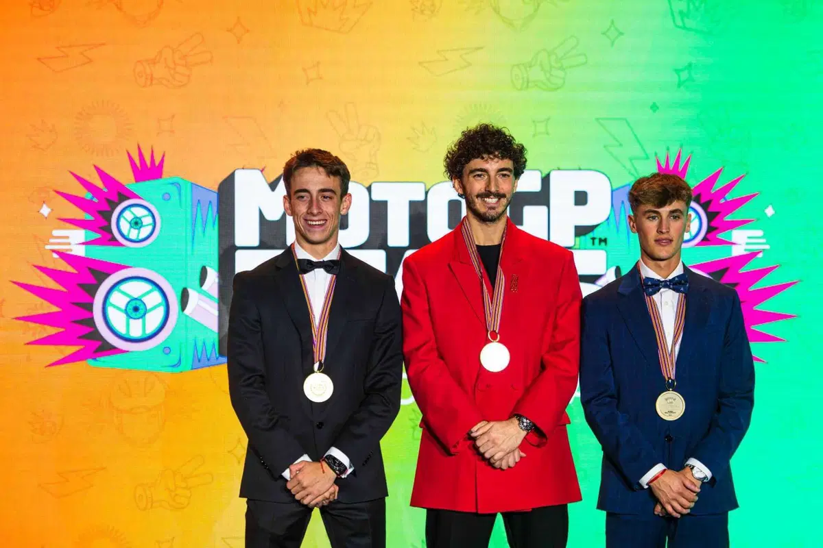 MotoGP 2023. GP di Valencia. Valentino Rossi in mezzo ai tre campioni, l'abbraccio Pecco Bagnaia-Jorge Martin, quello tra Aleix Espargaro e Franco Morbidelli e altre foto dall'ultimo weekend [GALLERY] (13)