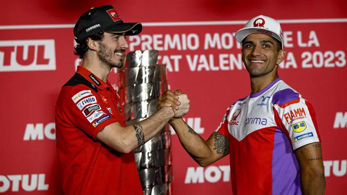 MotoGP 2023. GP di Valencia. Valentino Rossi in mezzo ai tre campioni, l'abbraccio Pecco Bagnaia-Jorge Martin, quello tra Aleix Espargaro e Franco Morbidelli e altre foto dall'ultimo weekend [GALLERY] (23)