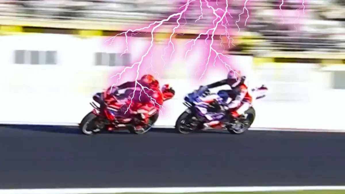 MotoGP 2023. GP di Valencia. Valentino Rossi in mezzo ai tre campioni, l'abbraccio Pecco Bagnaia-Jorge Martin, quello tra Aleix Espargaro e Franco Morbidelli e altre foto dall'ultimo weekend [GALLERY] (29)