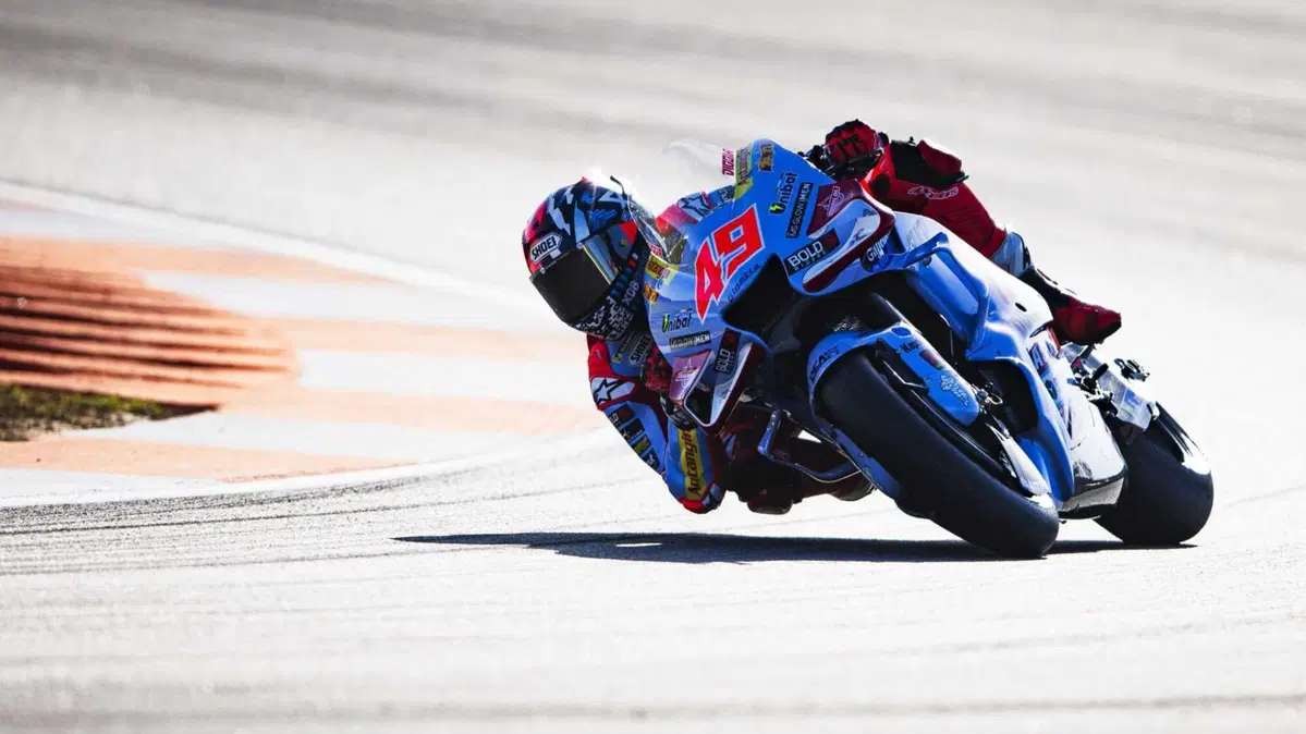 MotoGP 2023. GP di Valencia. Valentino Rossi in mezzo ai tre campioni, l'abbraccio Pecco Bagnaia-Jorge Martin, quello tra Aleix Espargaro e Franco Morbidelli e altre foto dall'ultimo weekend [GALLERY] (31)