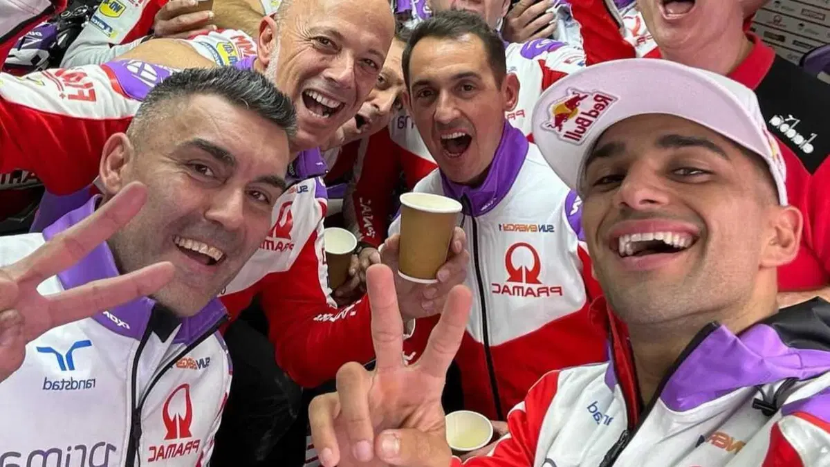 MotoGP 2023. GP di Valencia. Valentino Rossi in mezzo ai tre campioni, l'abbraccio Pecco Bagnaia-Jorge Martin, quello tra Aleix Espargaro e Franco Morbidelli e altre foto dall'ultimo weekend [GALLERY] (36)