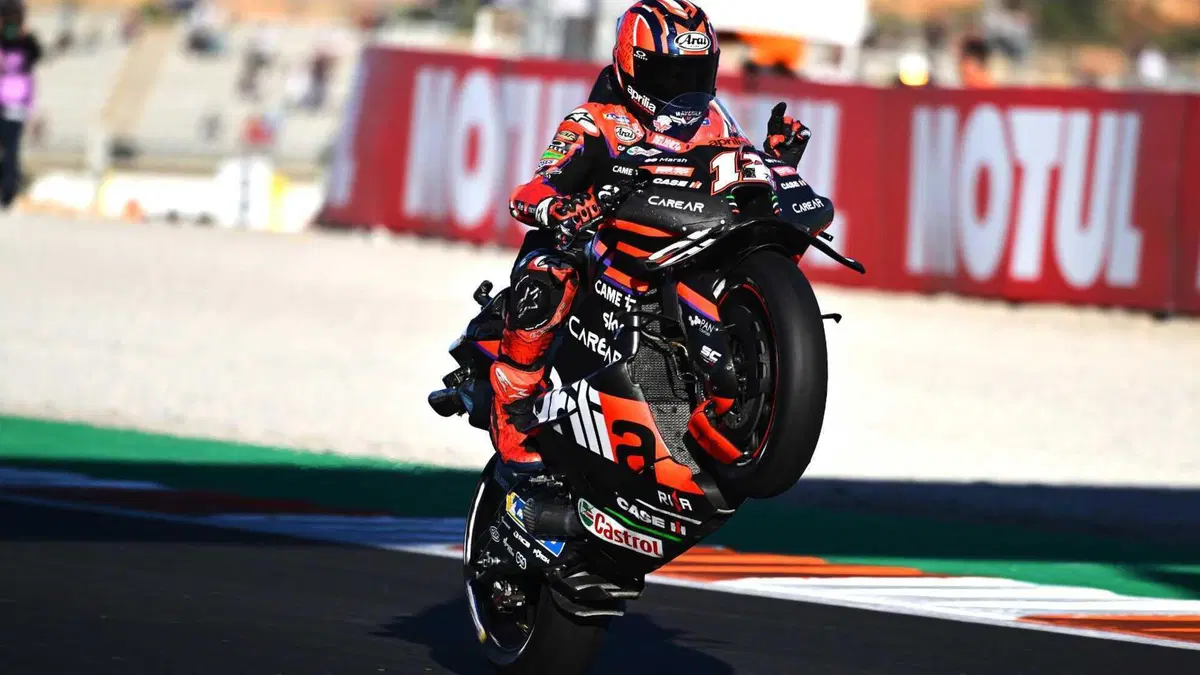 MotoGP 2023. GP di Valencia. Valentino Rossi in mezzo ai tre campioni, l'abbraccio Pecco Bagnaia-Jorge Martin, quello tra Aleix Espargaro e Franco Morbidelli e altre foto dall'ultimo weekend [GALLERY] (43)