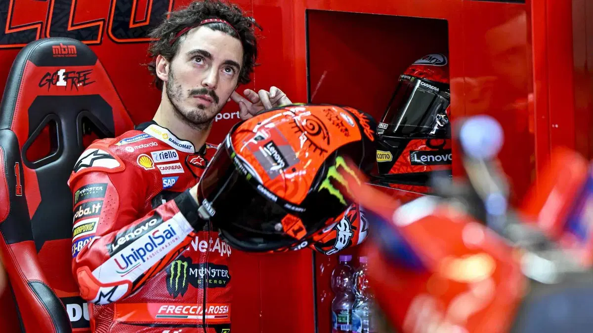 MotoGP 2023. GP di Valencia. Valentino Rossi in mezzo ai tre campioni, l'abbraccio Pecco Bagnaia-Jorge Martin, quello tra Aleix Espargaro e Franco Morbidelli e altre foto dall'ultimo weekend [GALLERY] (45)