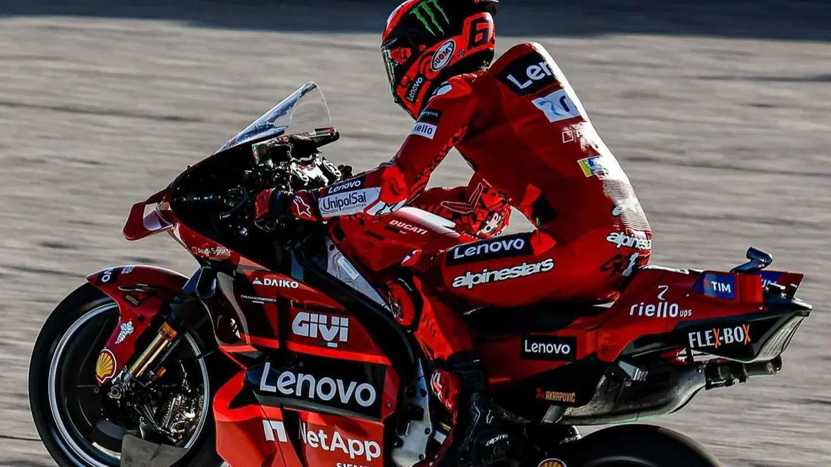 MotoGP 2023. GP di Valencia. Valentino Rossi in mezzo ai tre campioni, l'abbraccio Pecco Bagnaia-Jorge Martin, quello tra Aleix Espargaro e Franco Morbidelli e altre foto dall'ultimo weekend [GALLERY] (48)