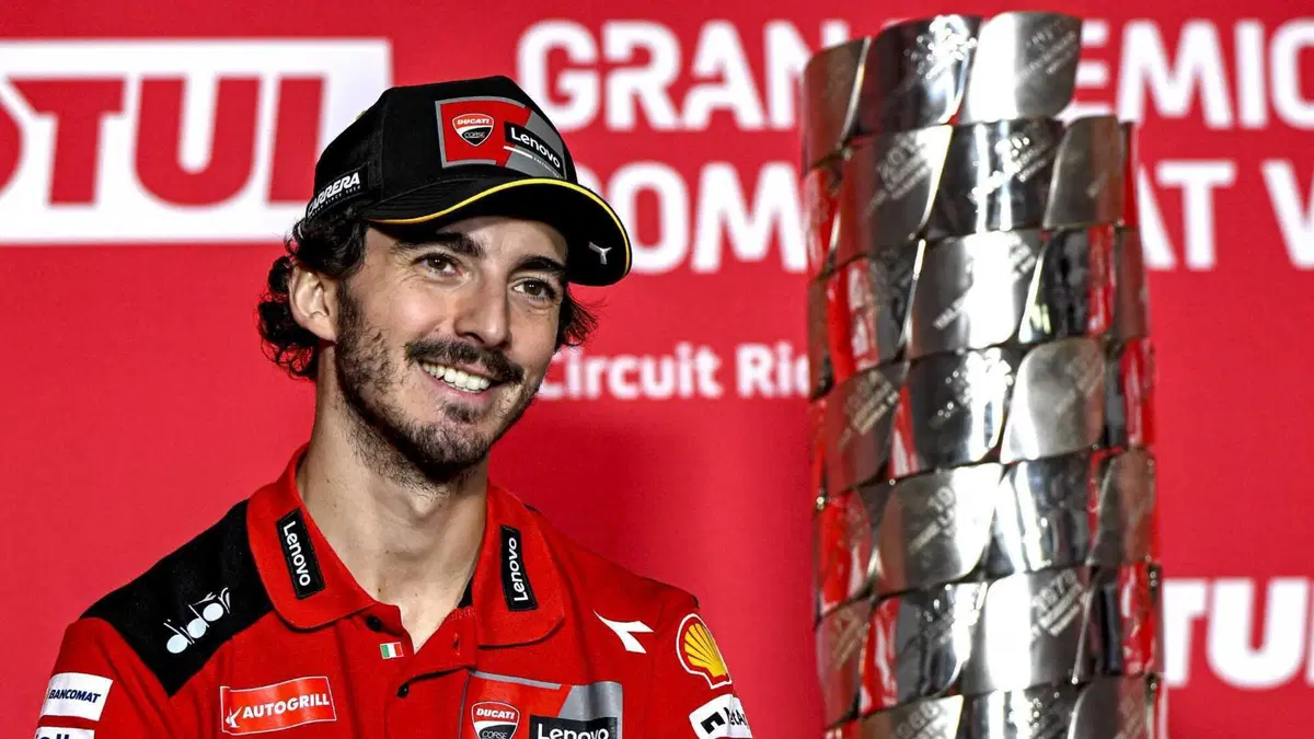 MotoGP 2023. GP di Valencia. Valentino Rossi in mezzo ai tre campioni, l'abbraccio Pecco Bagnaia-Jorge Martin, quello tra Aleix Espargaro e Franco Morbidelli e altre foto dall'ultimo weekend [GALLERY] (51)