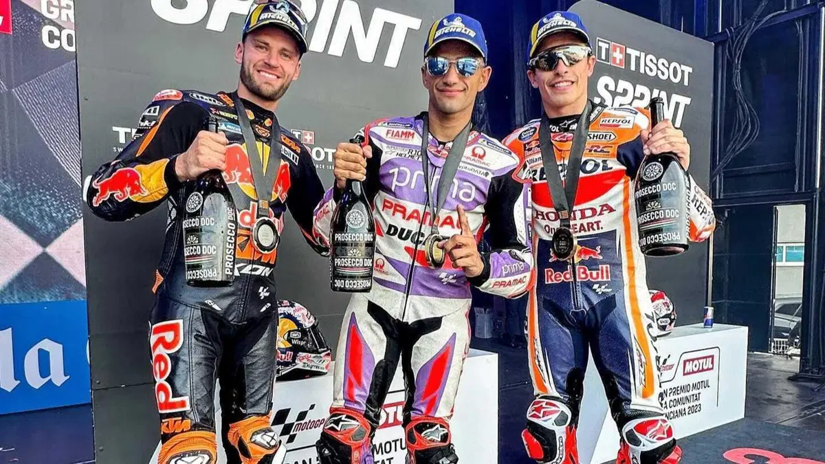 MotoGP 2023. GP di Valencia. Valentino Rossi in mezzo ai tre campioni, l'abbraccio Pecco Bagnaia-Jorge Martin, quello tra Aleix Espargaro e Franco Morbidelli e altre foto dall'ultimo weekend [GALLERY] (57)