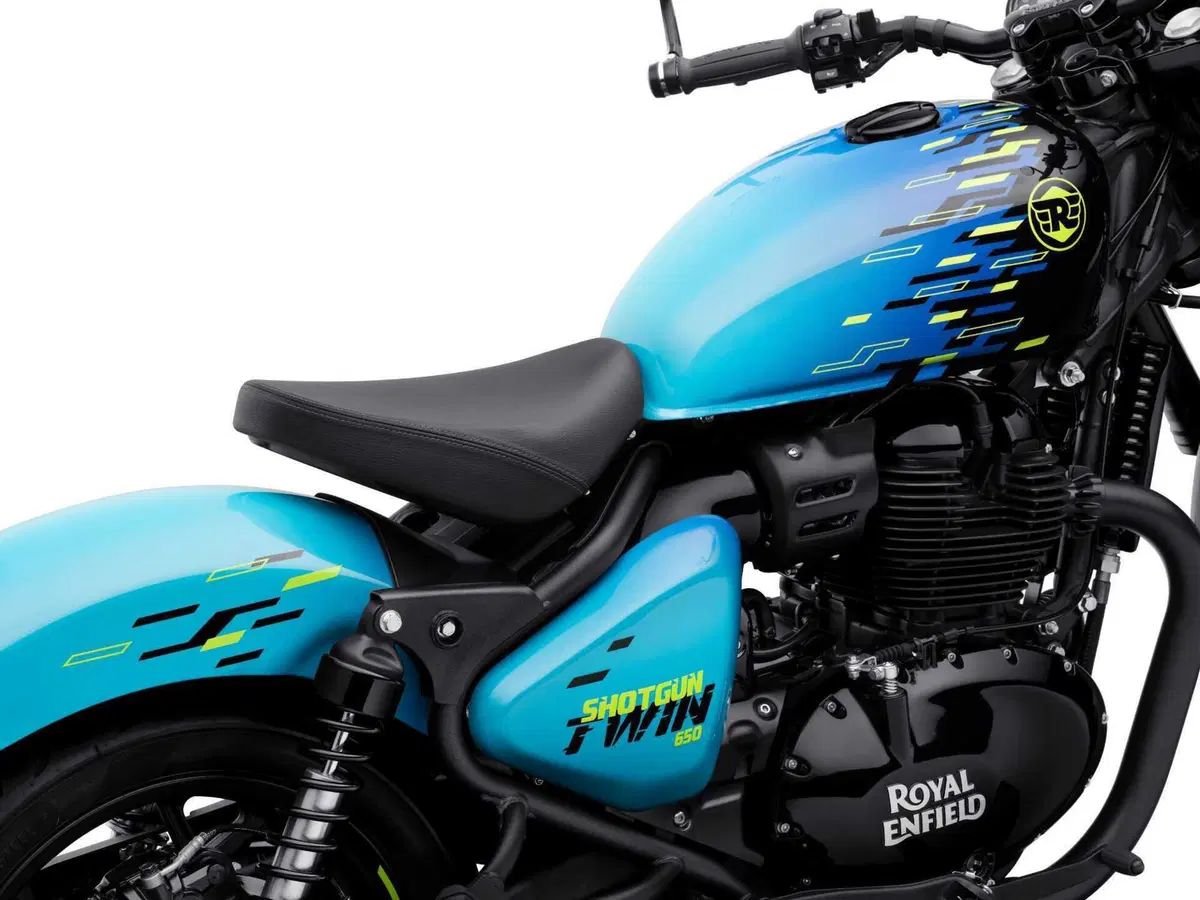 Royal Enfield Shotgun 650 Motoverse Edition, arriva la roadster neo-retro  (3)