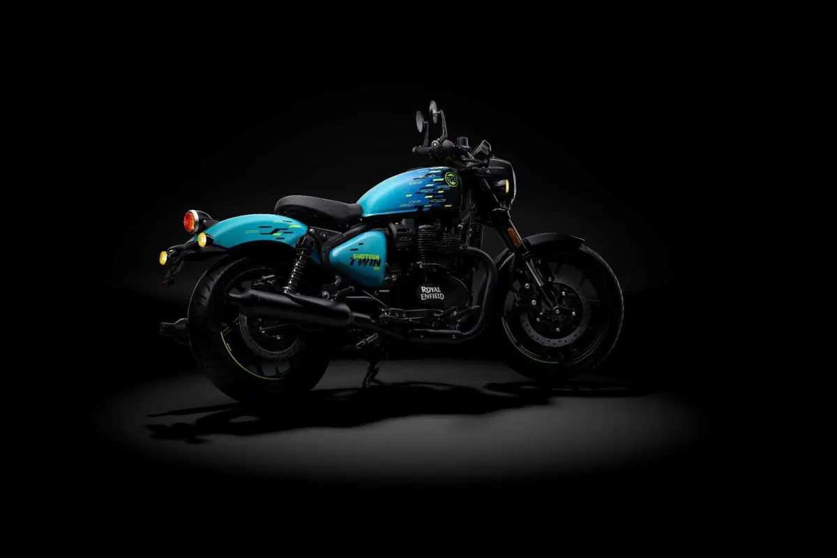 Royal Enfield Shotgun 650 Motoverse Edition, arriva la roadster neo-retro  (4)