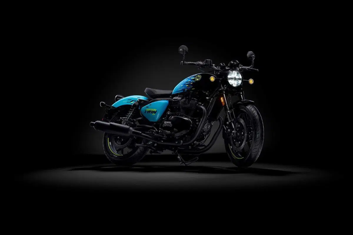 Royal Enfield Shotgun 650 Motoverse Edition, arriva la roadster neo-retro  (6)