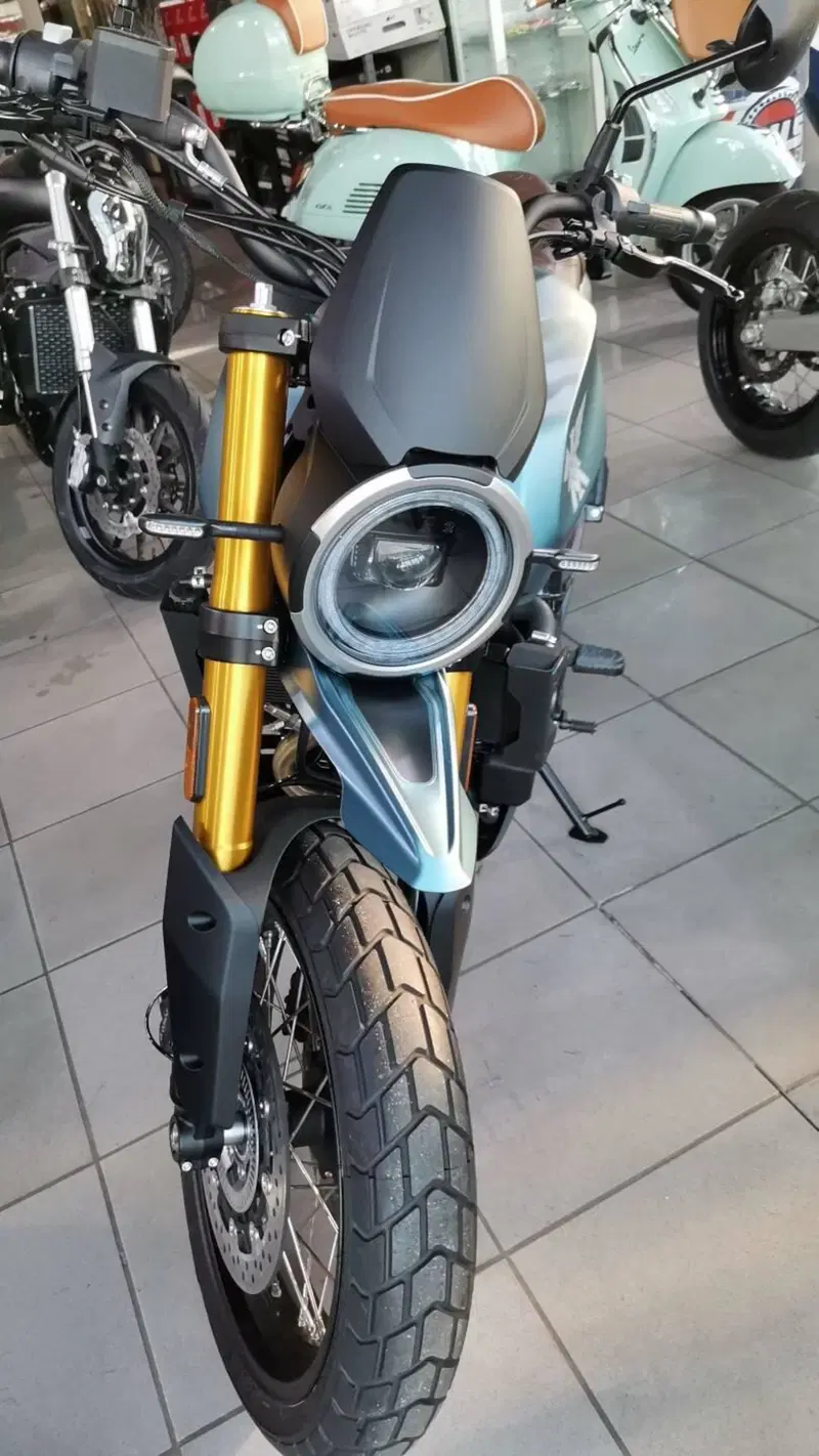 Moto Morini SEIEMMEZZO SCR (2022 - 26) (3)