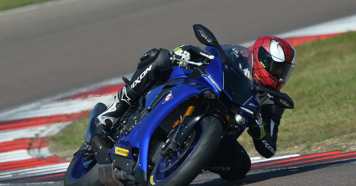 Fari laser, la tecnologia avanza: Yamaha deposita brevetti innovativi