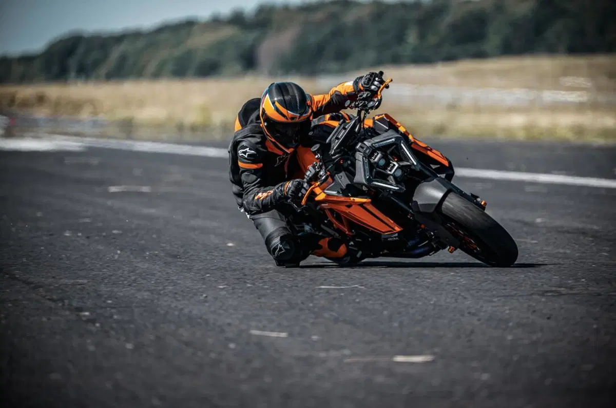 KTM 1390 SUPER DUKE R e EVO: caratteristiche tecniche, dotazione, cosa cambia. Ancora più bestia! [VIDEO e GALLERY] (2)