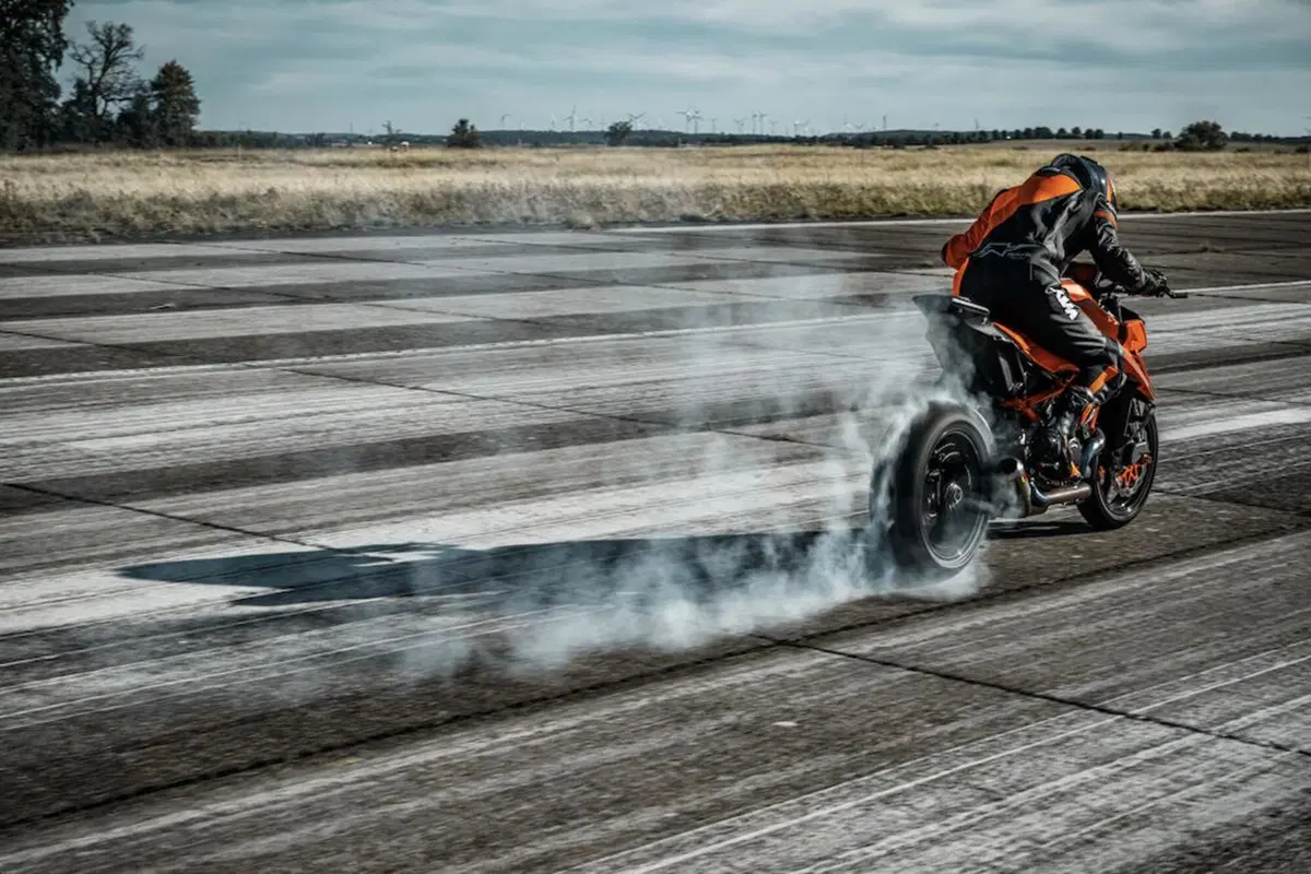 KTM 1390 SUPER DUKE R e EVO: caratteristiche tecniche, dotazione, cosa cambia. Ancora più bestia! [VIDEO e GALLERY] (6)