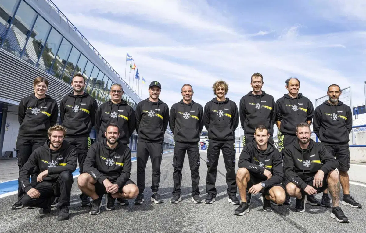 Kawasaki Racing Team si veste di nero per i test invernali che precedono la stagione 2024 (3)