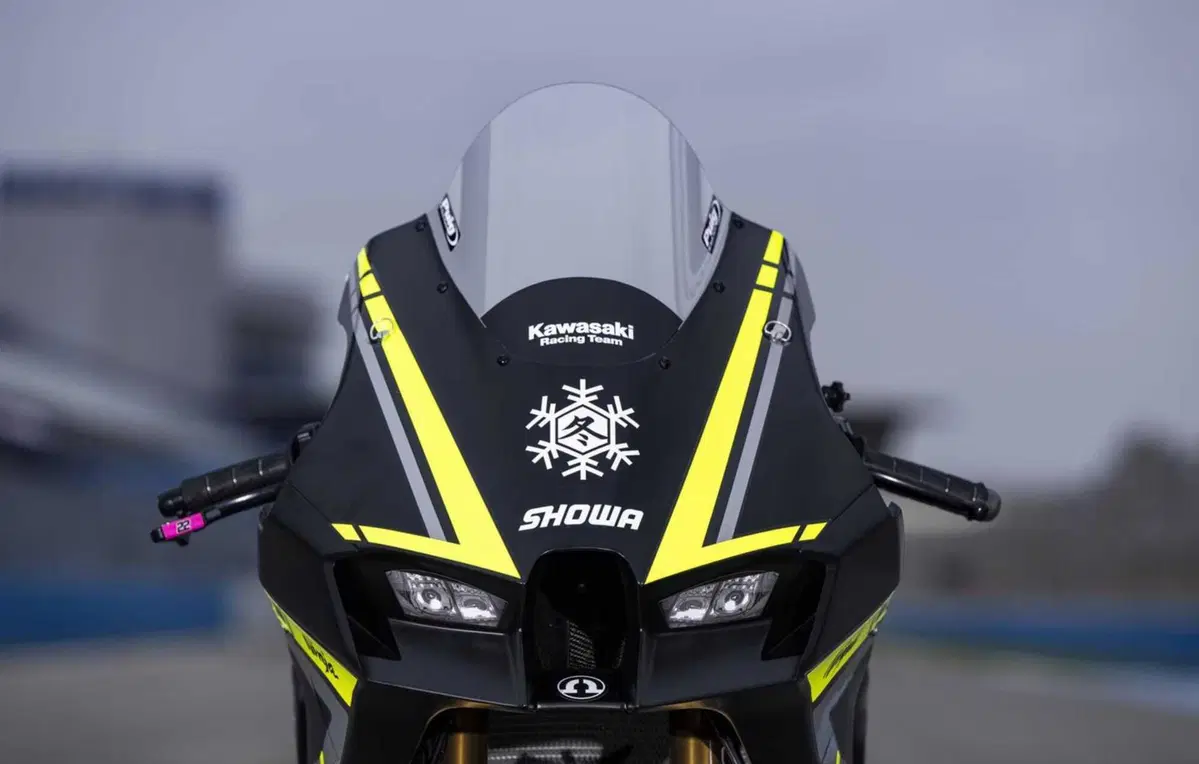 Kawasaki Racing Team si veste di nero per i test invernali che precedono la stagione 2024