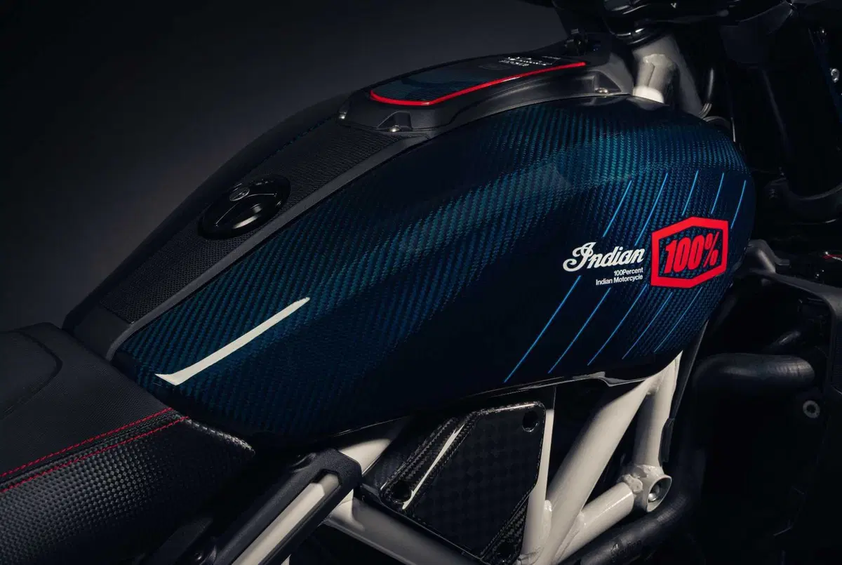 Nuova Indian FTR X 100% R Carbon: soltanto 400 al mondo 