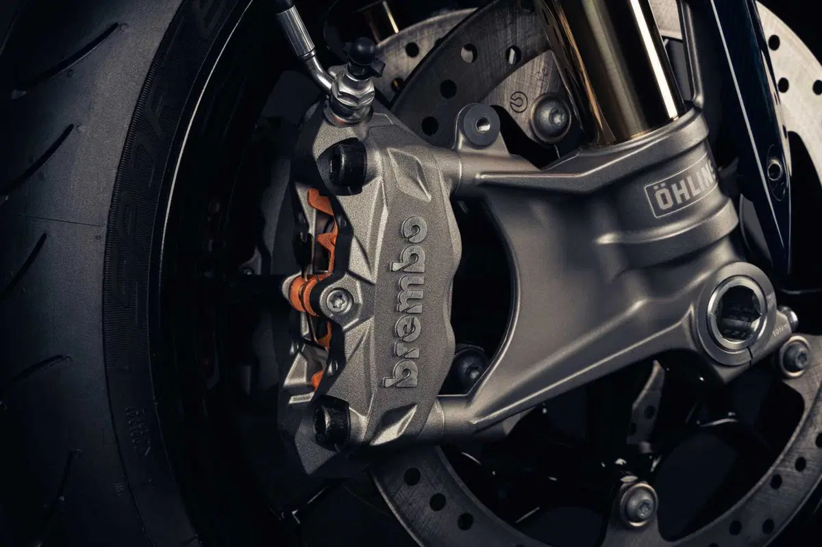 Nuova Indian FTR X 100% R Carbon: soltanto 400 al mondo  (6)