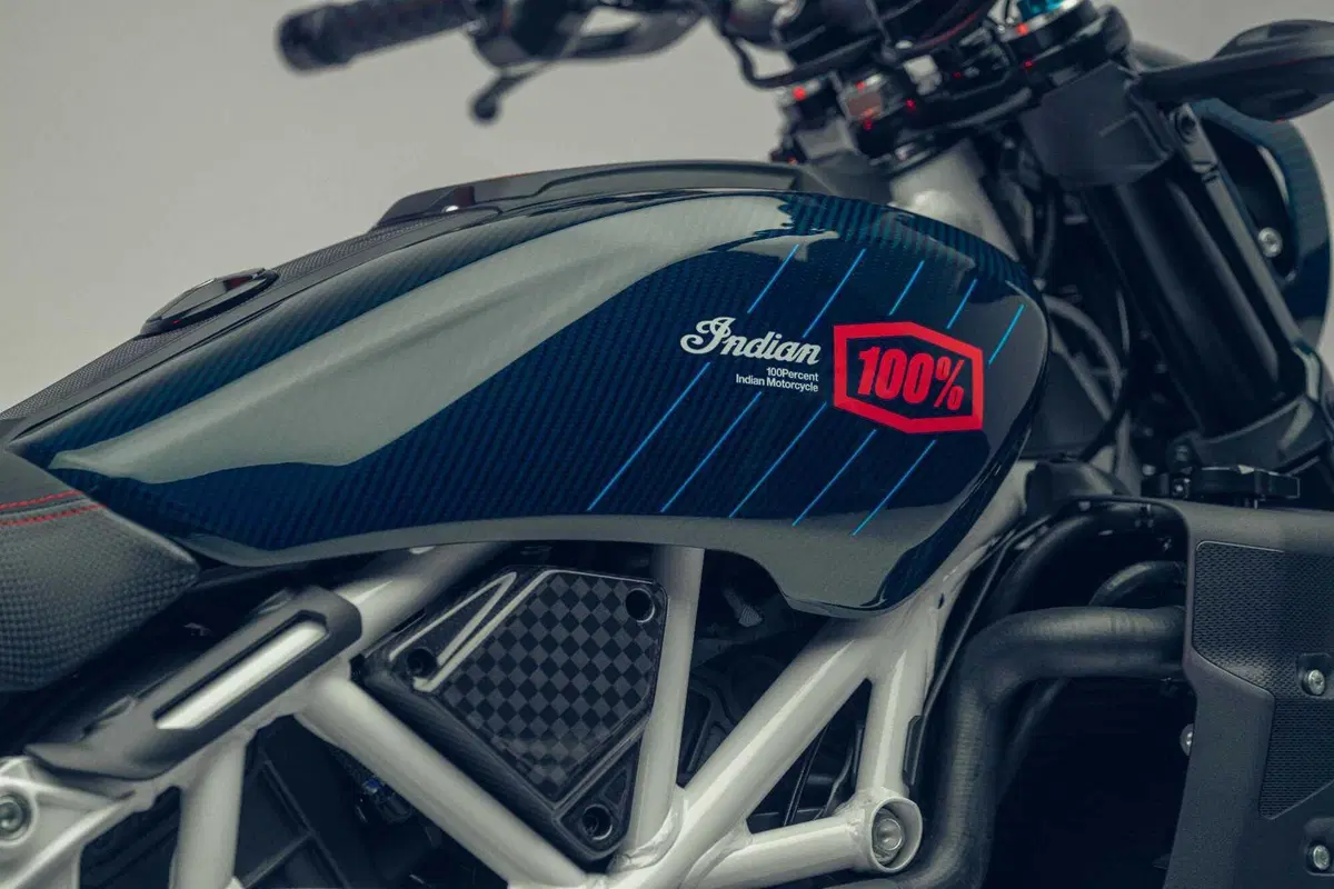 Nuova Indian FTR X 100% R Carbon: soltanto 400 al mondo  (8)