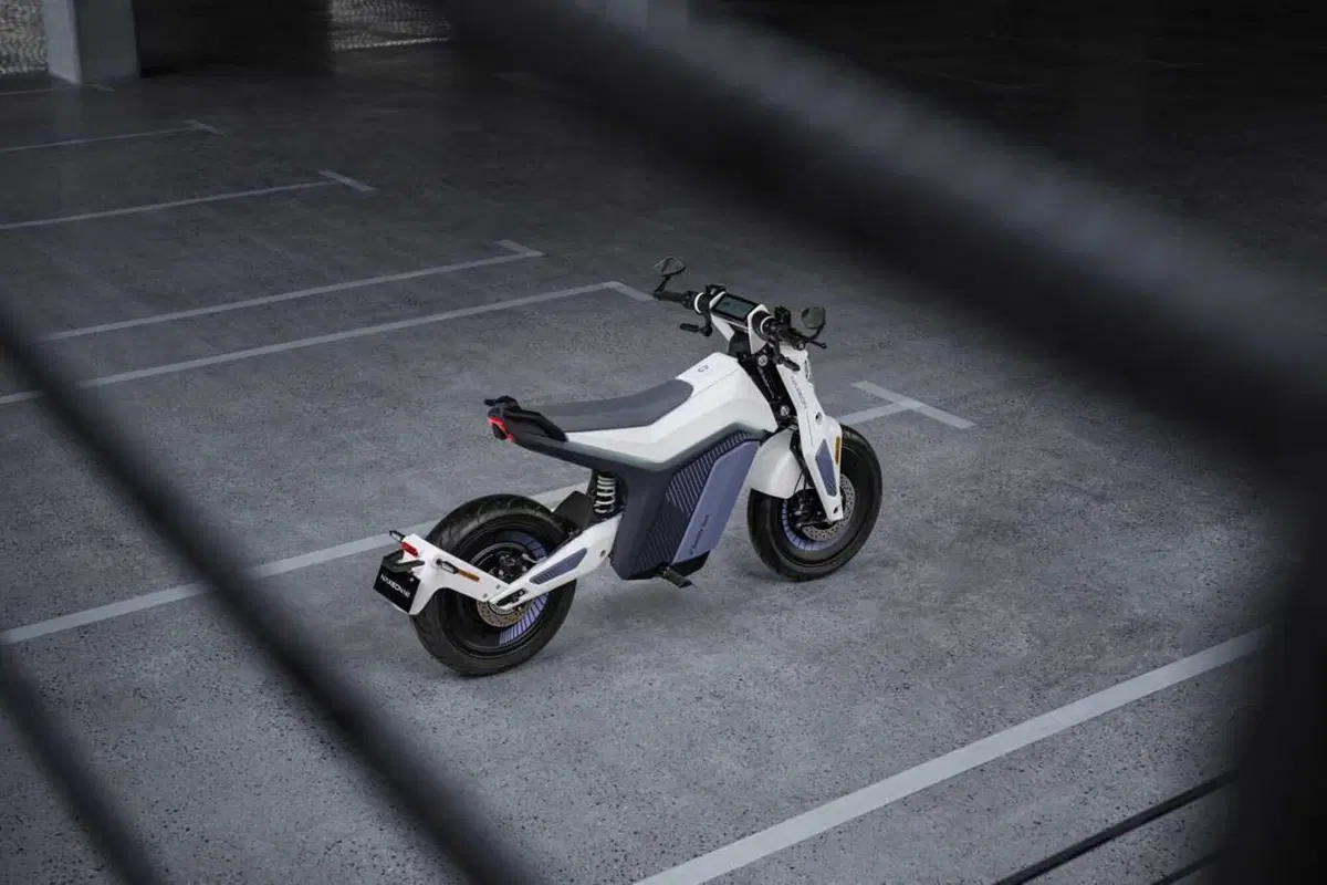 I AM Naxeon: elettrica, hi-tech e accessibile. Ve la presentiamo (11)