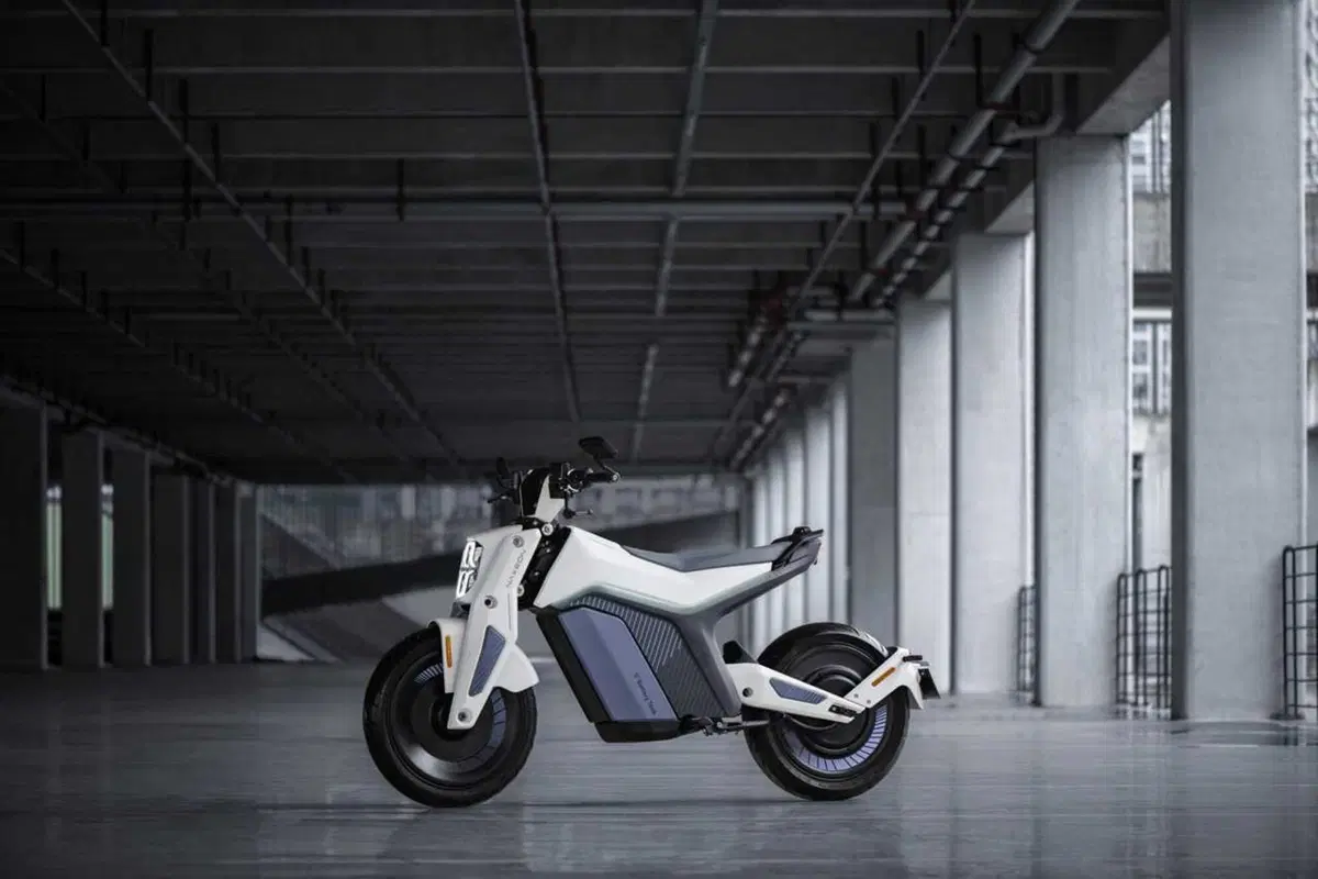I AM Naxeon: elettrica, hi-tech e accessibile. Ve la presentiamo (12)