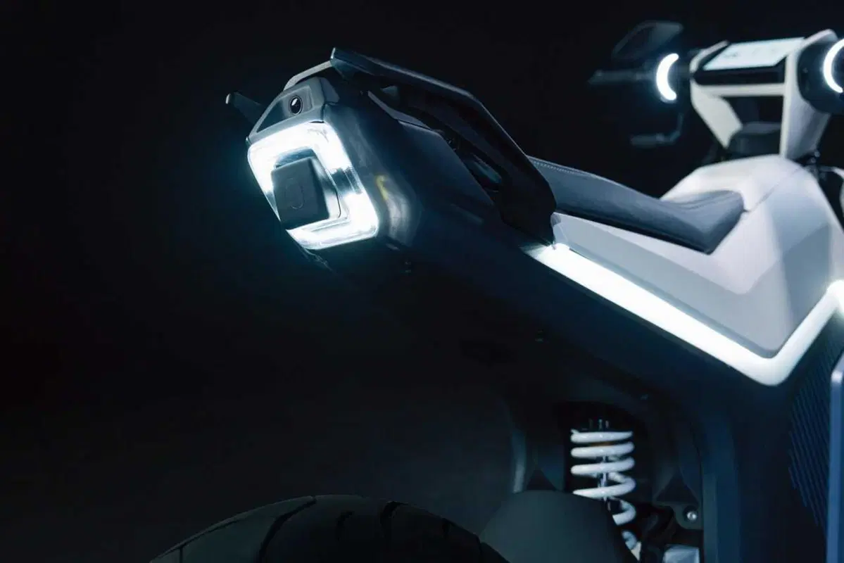 I AM Naxeon: elettrica, hi-tech e accessibile. Ve la presentiamo (36)