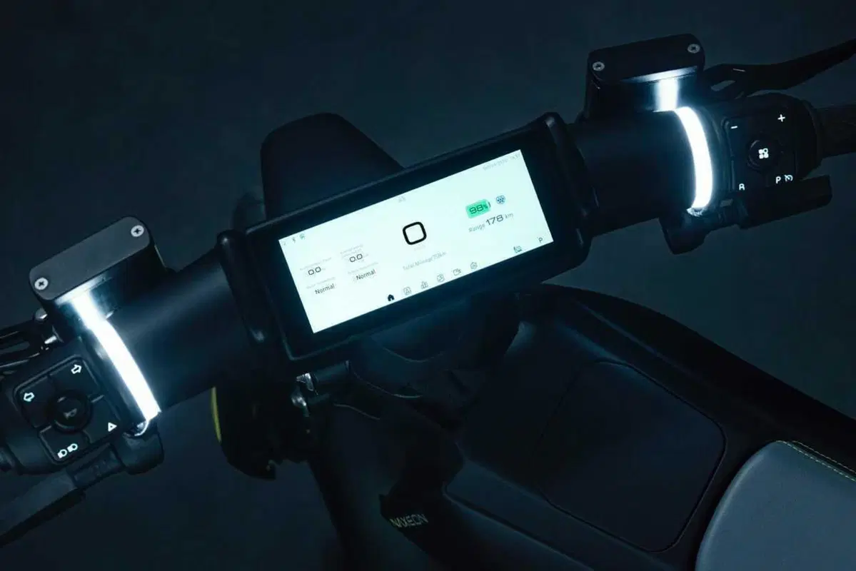 I AM Naxeon: elettrica, hi-tech e accessibile. Ve la presentiamo (53)