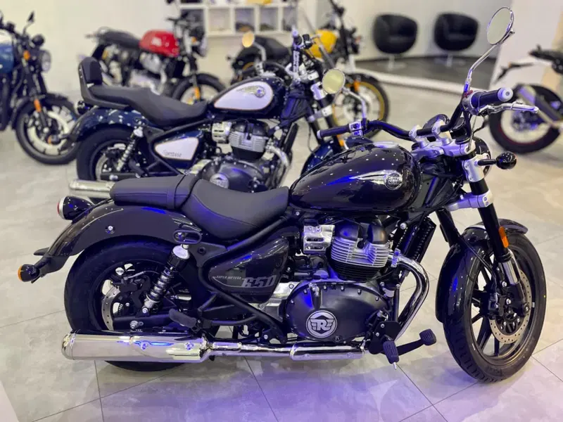 Royal Enfield Super Meteor 650 (2023 - 26) (2)