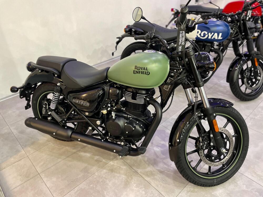 Royal Enfield Meteor 350 Fireball (2021 - 24) (4)