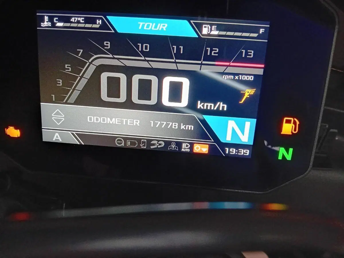 Aprilia Tuono V4 Factory (2021 - 24) (3)